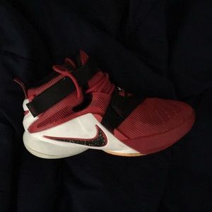 Nike Lebron soldier 9